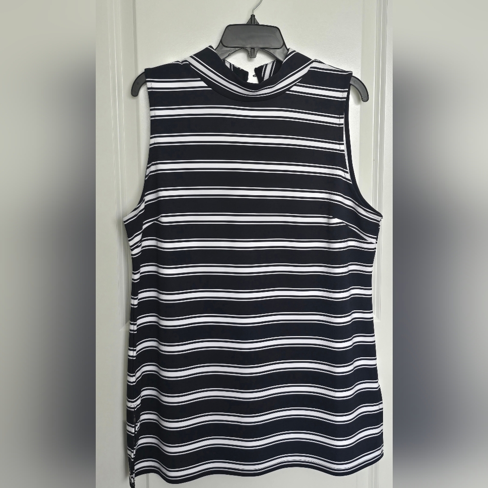 Black and White Striped Sleeveless‎ Top